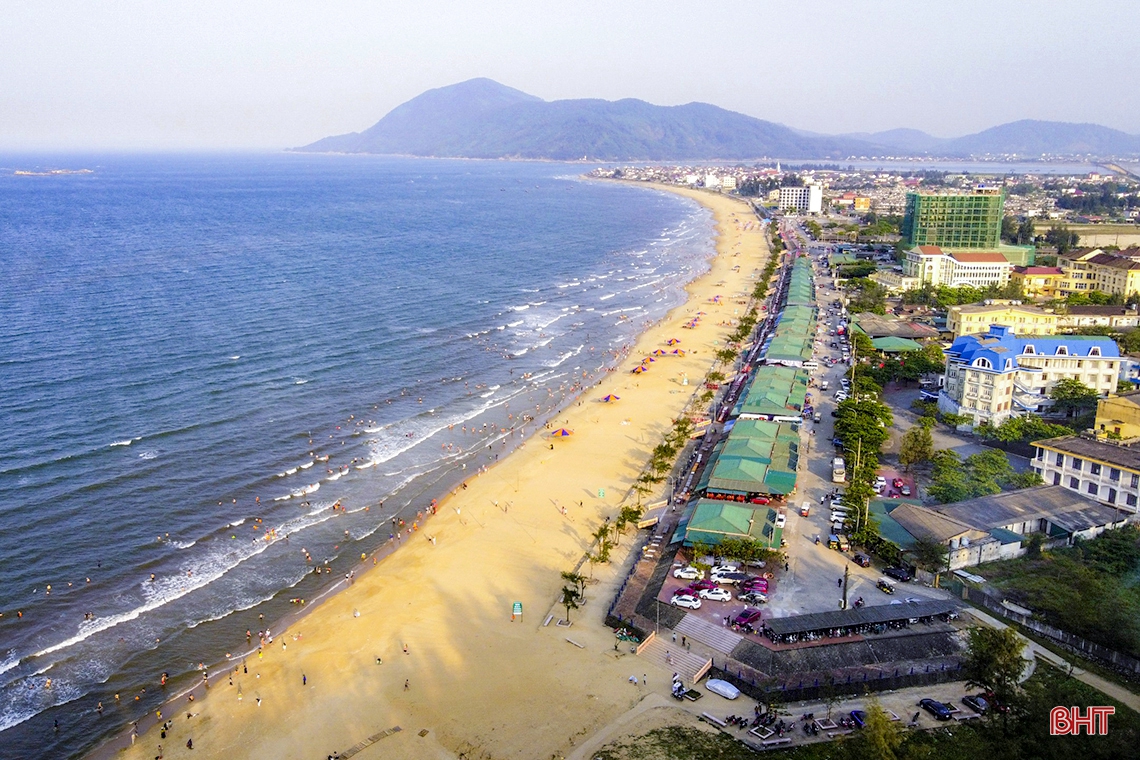 Biển Hà Tĩnh rộn ràng trước ngày chính hội