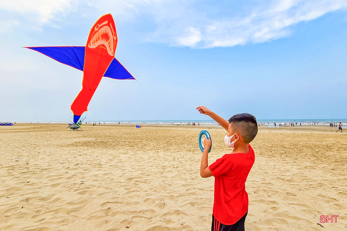 Biển Hà Tĩnh rộn ràng trước ngày chính hội