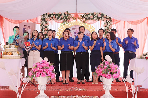 Cặp đôi cán bộ đoàn cưới “Văn minh tiết kiệm”