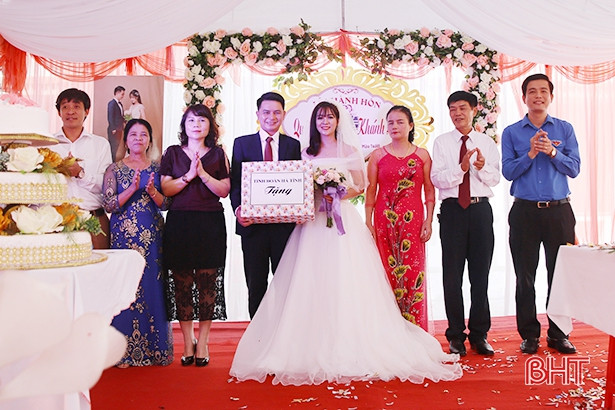 Cặp đôi cán bộ đoàn cưới “Văn minh tiết kiệm”