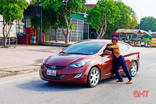 “Người điên” chặn xe xin tiền: Huyện Đức Thọ muốn cho cách ly lâu dài!