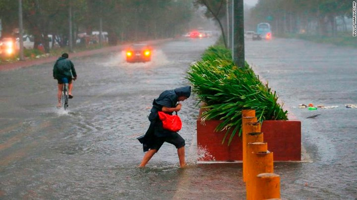Siêu bão Mangkhut càn quét, làm đảo lộn cuộc sống của người dân Philippines