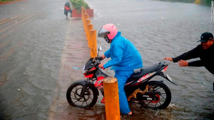 Siêu bão Mangkhut càn quét, làm đảo lộn cuộc sống của người dân Philippines