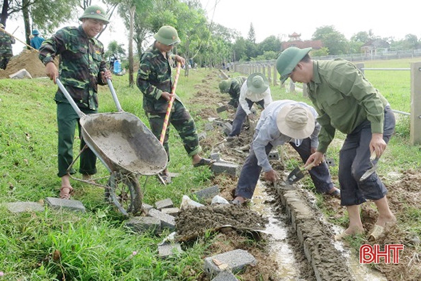 1.500 bộ đội về làng giúp dân làm nông thôn mới