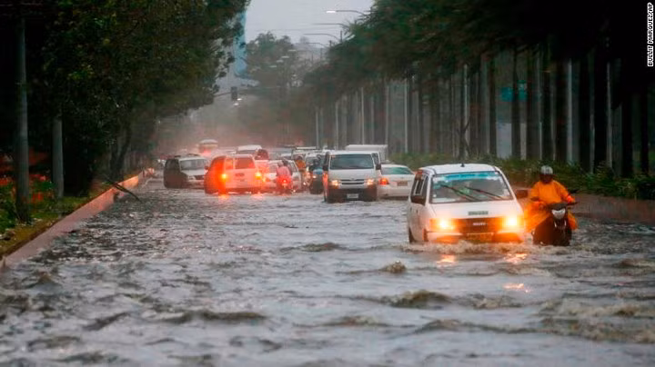 Siêu bão Mangkhut càn quét, làm đảo lộn cuộc sống của người dân Philippines