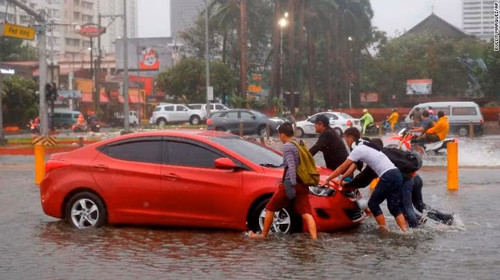 Siêu bão Mangkhut càn quét, làm đảo lộn cuộc sống của người dân Philippines