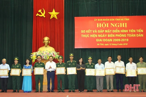 Vinh danh 35 điển hình tiên tiến 10 năm “Ngày Biên phòng toàn dân”