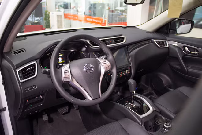 Nissan X-Trail V-Series giá từ 991 triệu đồng - đối thủ Honda CR-V