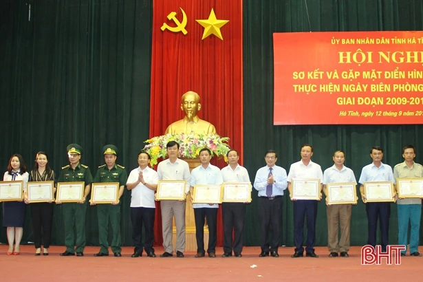 Vinh danh 35 điển hình tiên tiến 10 năm “Ngày Biên phòng toàn dân”