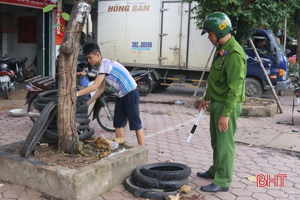 Ra quân “lấy lại” vỉa hè 4 tuyến đường xung quanh chợ Hà Tĩnh