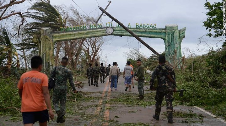 Siêu bão Mangkhut càn quét, làm đảo lộn cuộc sống của người dân Philippines