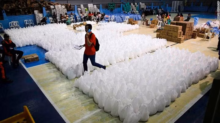 Siêu bão Mangkhut càn quét, làm đảo lộn cuộc sống của người dân Philippines