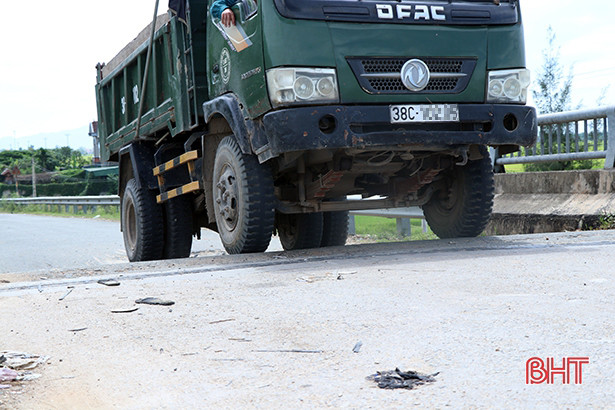 “Bẫy” trên mố cầu ở Can Lộc, ai qua cũng phải dè chừng!