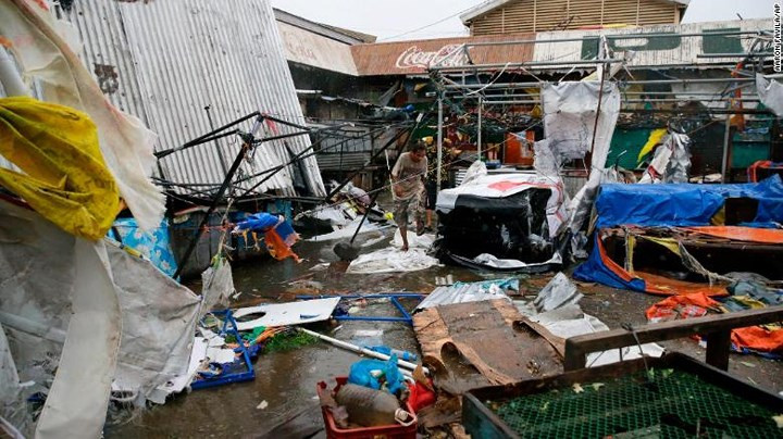Siêu bão Mangkhut càn quét, làm đảo lộn cuộc sống của người dân Philippines