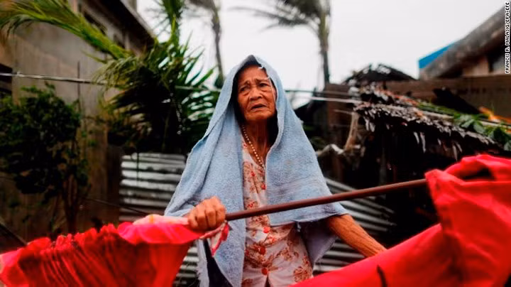 Siêu bão Mangkhut càn quét, làm đảo lộn cuộc sống của người dân Philippines