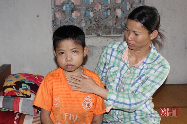 14 năm chạy thận, cậu bé 17 tuổi chỉ nặng hơn 20kg