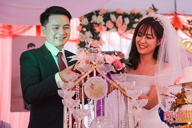 Cặp đôi cán bộ đoàn cưới “Văn minh tiết kiệm”