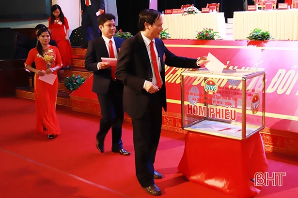 Bầu 29 đồng chí vào Ban Chấp hành Hội Nông dân Hà Tĩnh khóa IX, nhiệm kỳ 2018-2023