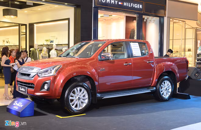 Isuzu mu-X 2018 ra mắt, giá thấp hơn Toyota Fortuner 206 triệu