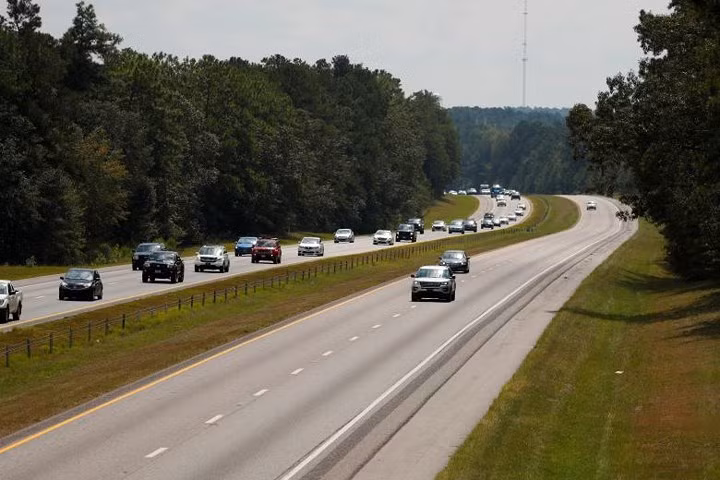 Siêu bão Florence sắp đổ bộ, dân Mỹ hoảng loạn sơ tán