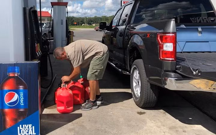 Siêu bão Florence sắp đổ bộ, dân Mỹ hoảng loạn sơ tán