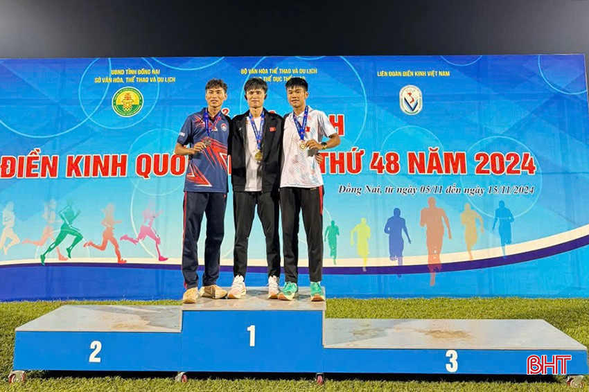 VĐV Nguyễn Trung Cường (giữa) giành HCV nội dung 3.000m chướng ngại vật nam. bqbht_br_vdv-nguyen-trung-cuong-giua-hcv.jpg