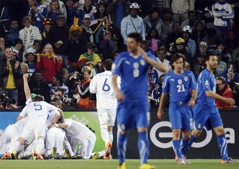 Italy đã không thể lách qua khe cửa hẹp để tiếp tục nuôi hy vọng bảo vệ ngôi báu. Ảnh: AFP.