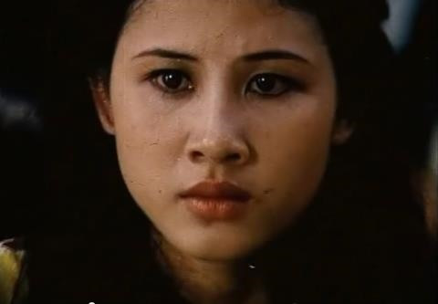 Thúy An trong vai Ngọc Lan, cô bán cháo vịt Ngọc Lan, đặc tình và là người yêu của Sáu Tâm