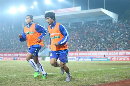 Thế hệ Công Phượng và "cuộc chiến" sống còn ngoài sân cỏ ảnh 1