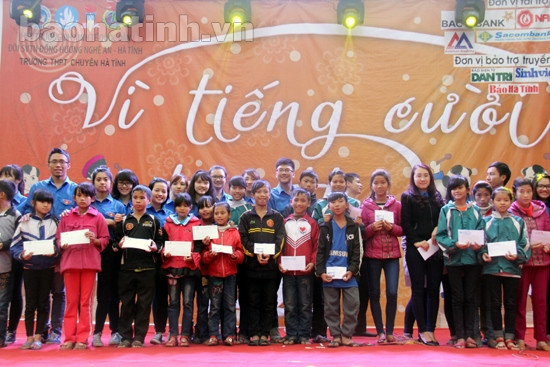 Những que diêm không bao giờ tắt ảnh 1