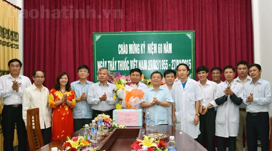 Lãnh đạo tỉnh chúc mừng ngành Y tế nhân Ngày Thầy thuốc Việt Nam ảnh 3