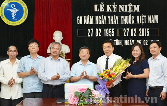 Lãnh đạo tỉnh chúc mừng ngành Y tế nhân Ngày Thầy thuốc Việt Nam ảnh 4