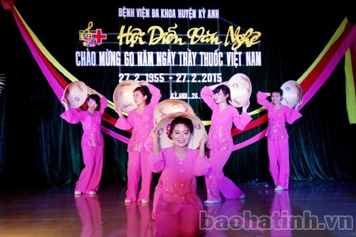 Hội diễn văn nghệ BVĐK huyện Kỳ Anh có 5 đội đến từ tất cả các khoa, phòng của đơn vị với 15 tiết mục