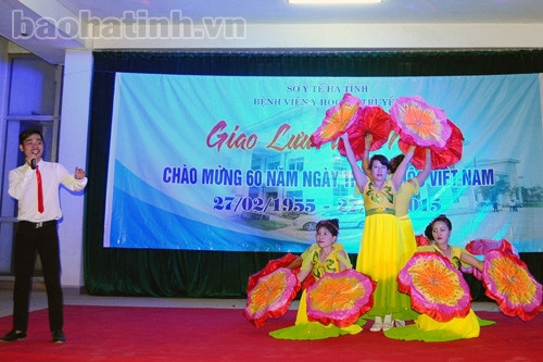 Bệnh viện Y học cổ truyền công diễn các tiết mục đạt giải qua hội thi văn nghệ của đơn vị