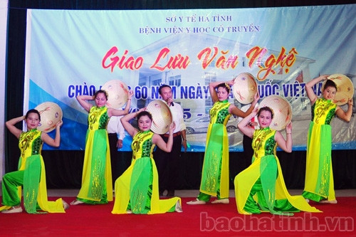 Bệnh viện Y học cổ truyền công diễn các tiết mục đạt giải qua hội thi văn nghệ của đơn vị