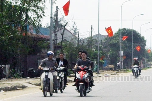 Tình trạng vi phạm trật tự ATGT diễn ra phổ biến trong những ngày Tết, nhất là các hành vi điều khiển phương tiện sau khi uống rượu bia, chở quá số người quy định, không đội mũ bảo hiểm, vi phạm tốc độ...
