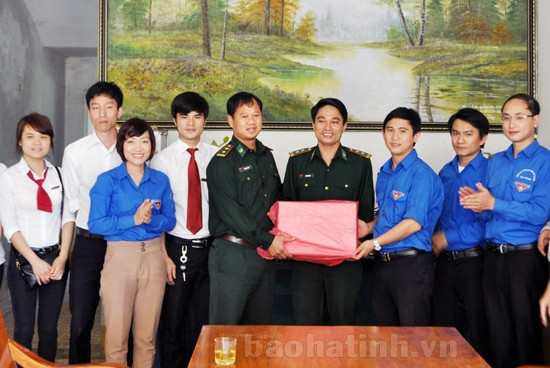 ĐTN Agribank Hà Tĩnh trao quà cho gia đình khó khăn ảnh 3