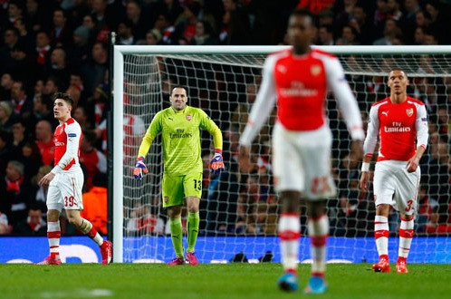 Sự thất vọng của các cầu thủ Arsenal sau khi bị thủng lưới - Ảnh: Reuters