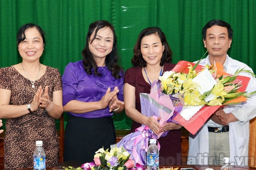 Thường trực HĐND tỉnh chúc mừng Ngày Thầy thuốc Việt Nam ảnh 4