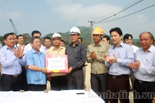 Lãnh đạo tỉnh kiểm tra tiến độ các công trình trọng điểm ở Vũ Quang ảnh 7