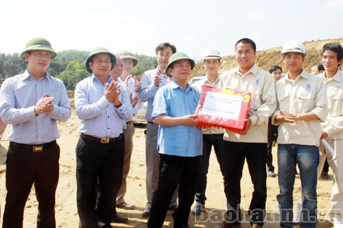 Lãnh đạo tỉnh kiểm tra tiến độ các công trình trọng điểm ở Vũ Quang ảnh 8