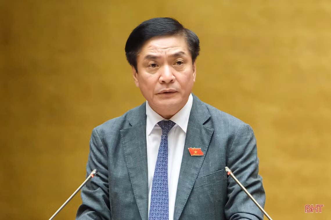 Đại biểu Quốc hội Hà Tĩnh biểu quyết thông qua Nghị quyết về Chương trình giám sát của Quốc hội năm 2023