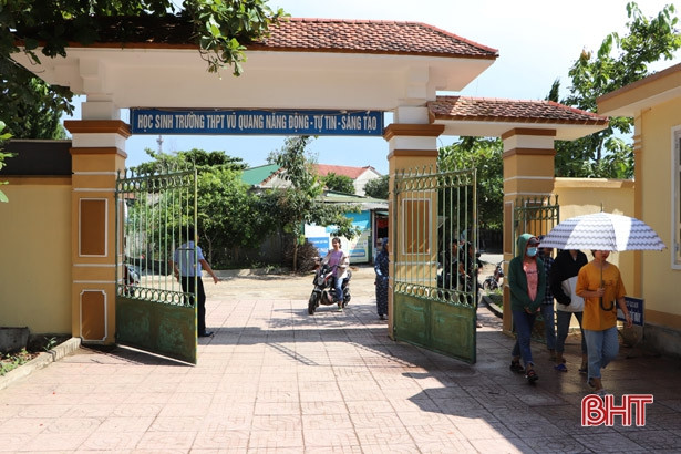 Gần 16.500 thí sinh Hà Tĩnh làm thủ tục chuẩn bị cho kỳ thi vào lớp 10 THPT