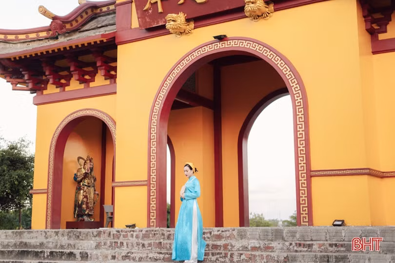 Thiếu nữ Hà Tĩnh tái hiện nét đẹp cổ phục triều Nguyễn