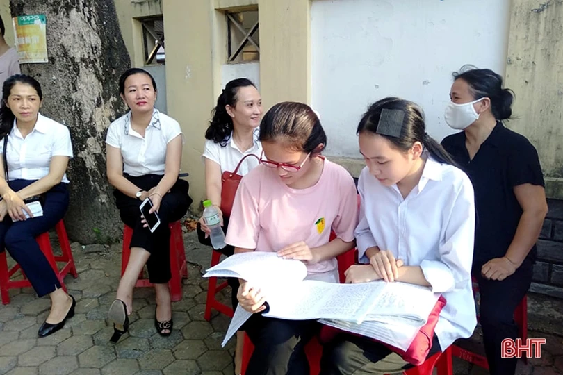 Sáng nay, gần 16.500 thí sinh Hà Tĩnh bước vào kỳ thi tuyển sinh lớp 10 THPT