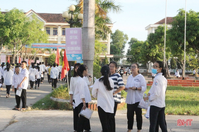 Sáng nay, gần 16.500 thí sinh Hà Tĩnh bước vào kỳ thi tuyển sinh lớp 10 THPT
