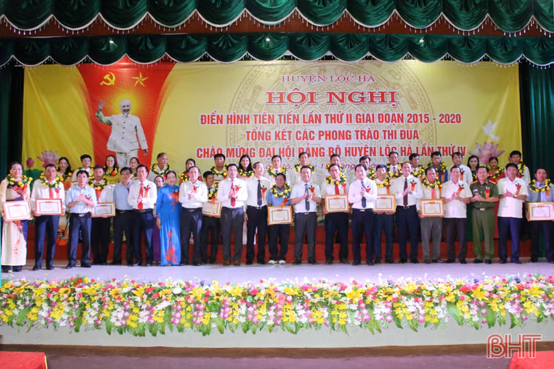 Miệt mài cống hiến, 71 tập thể, cá nhân ngành Y tế Hà Tĩnh được tôn vinh