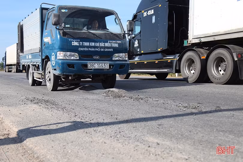 Mặt đường “luống khoai” ở nút giao tuyến tránh thành phố Hà Tĩnh