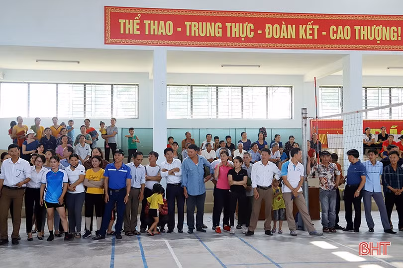 220 vận động viên tham gia Giải bóng chuyền nữ huyện Đức Thọ