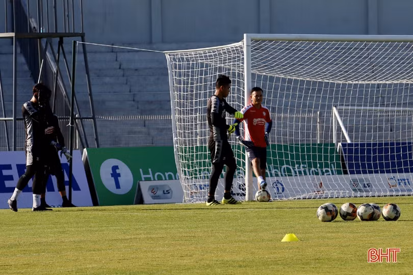 Tiến Dũng, Công Phượng hào hứng trên sân Hà Tĩnh